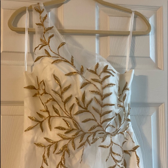 Wedding-  Fashion Nova-Large White/Gold Color. - Picture 4 of 6